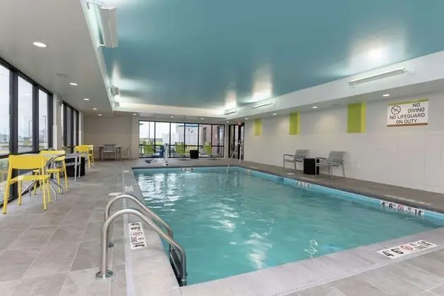 Home2 Suites by Hilton Indianapolis Airport, IN - Havuz