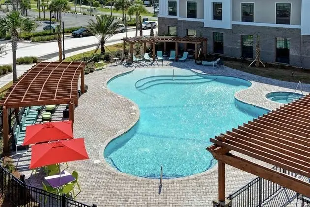 Home2 Suites by Hilton Jekyll Island - Havuz