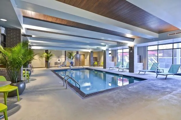Home2 Suites by Hilton Kansas City KU - Havuz