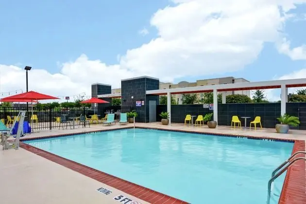Home2 Suites by Hilton La Porte, TX - Havuz