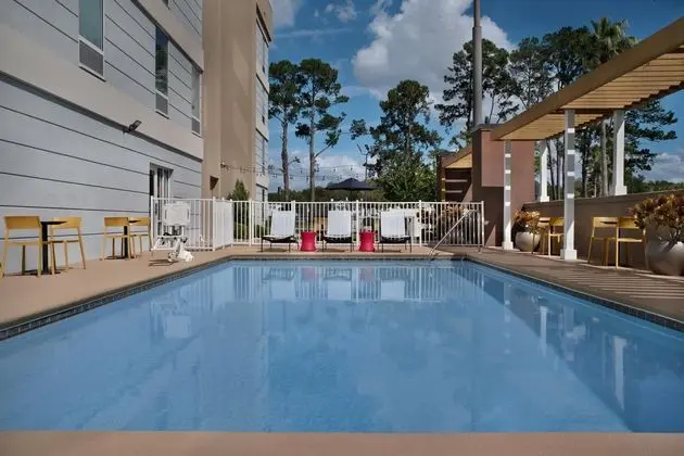 Home2 Suites by Hilton Lake City - Havuz