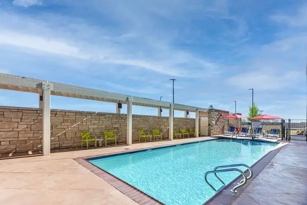 Home2 Suites by Hilton Midland East - Havuz