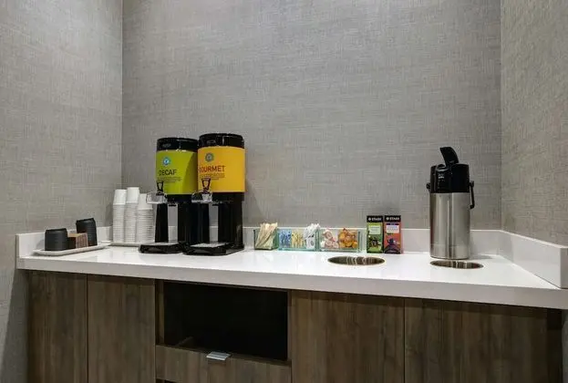 Home2 Suites by Hilton Milwaukee Downtown - Yerinde Yemek