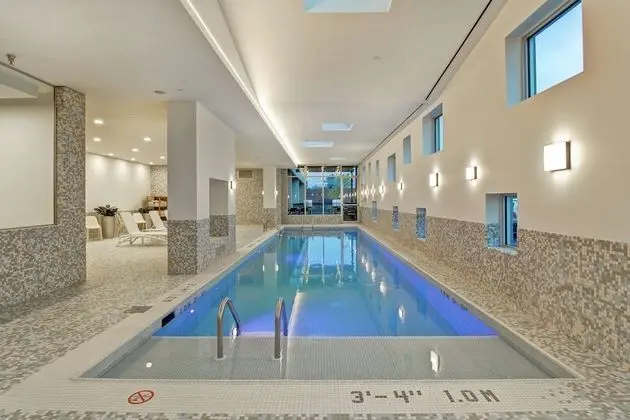 Home2 Suites by Hilton Montreal Dorval - Havuz