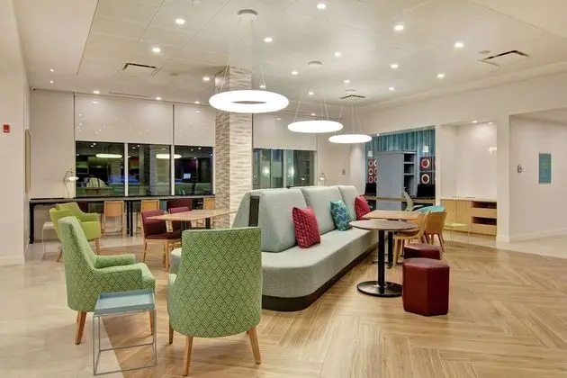 Home2 Suites by Hilton Montreal Dorval - Lobi