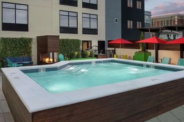 Home2 Suites by Hilton Nashville Downtown Convention Center - Havuz
