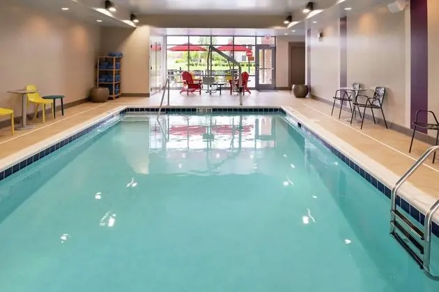 Home2 Suites by Hilton New Albany Columbus - Havuz