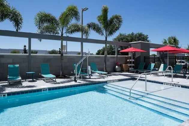 Home2 Suites by Hilton Orlando Airport - Havuz