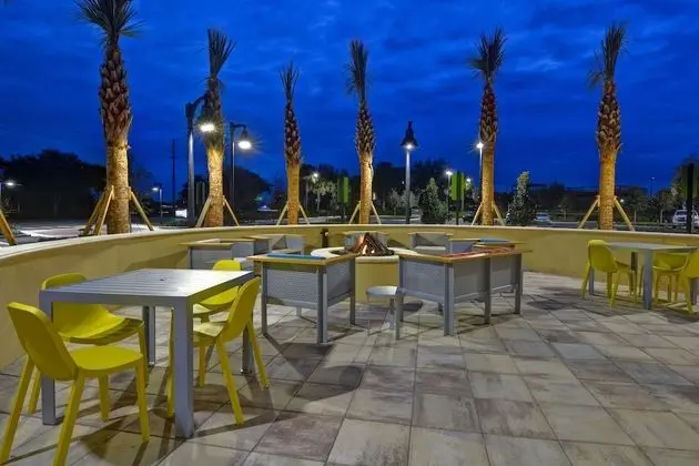 Home2 Suites by Hilton Orlando at Flamingo Crossings - Dış Mekan
