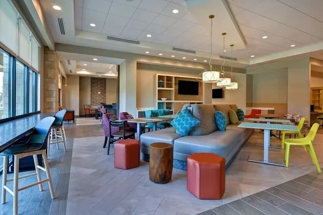Home2 Suites by Hilton Orlando at Flamingo Crossings - Lobi