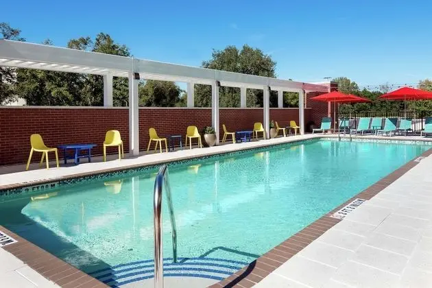 Home2 Suites by Hilton Orlando Near UCF - Havuz