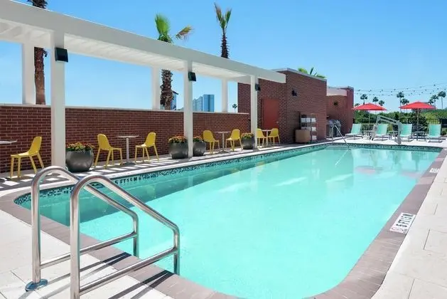 Home2 Suites by Hilton Orlando Near Universal - Havuz