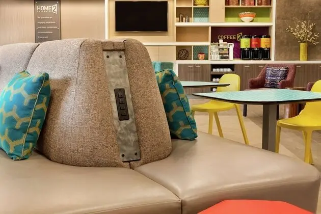 Home2 Suites by Hilton Portland Airport OR - Lobi
