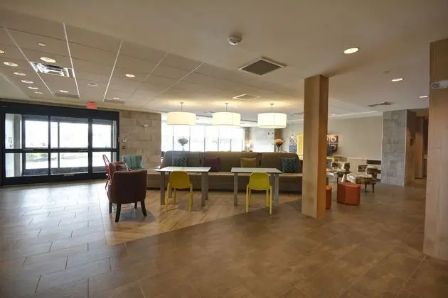 Home2 Suites by Hilton Portland Airport - Lobi