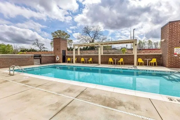 Home2 Suites By Hilton Raleigh State Arena - Havuz
