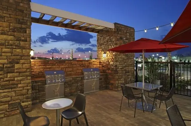 Home2 Suites By Hilton Raleigh State Arena - Yerinde Yemek