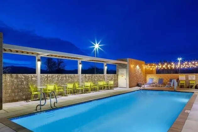 Home2 Suites By Hilton Redding - Havuz