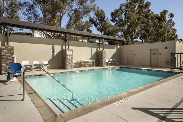Home2 Suites by Hilton Redlands, CA - Havuz