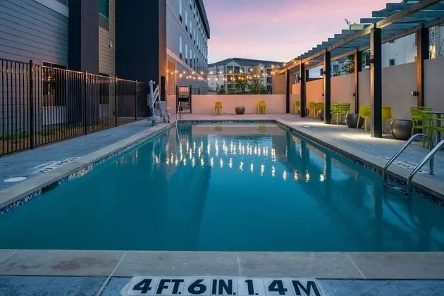 Home2 Suites by Hilton Rowlett Rockwall Marina - Havuz