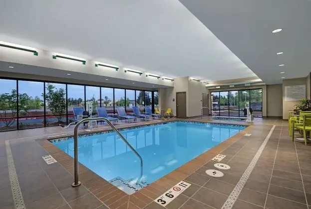 Home2 Suites by Hilton Salem - Havuz