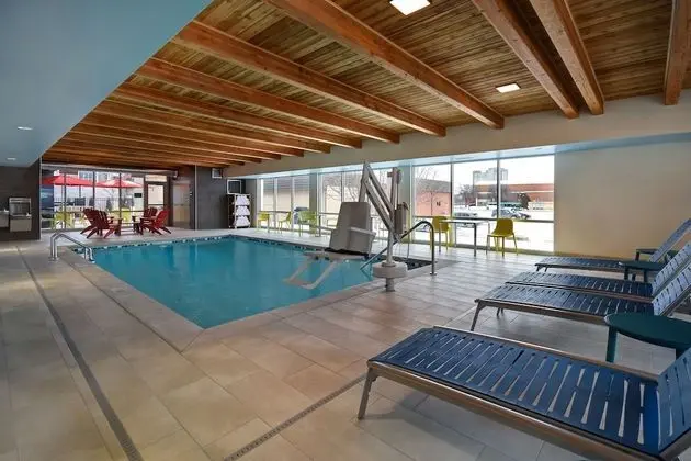 Home2 Suites by Hilton Wichita Downtown Delano - Havuz