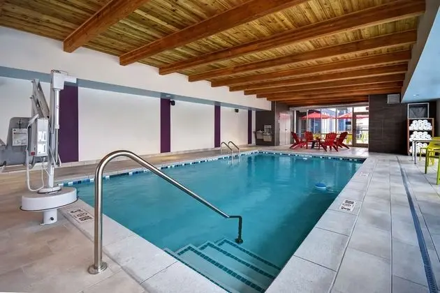 Home2 Suites by Hilton Wichita Downtown Delano - Havuz