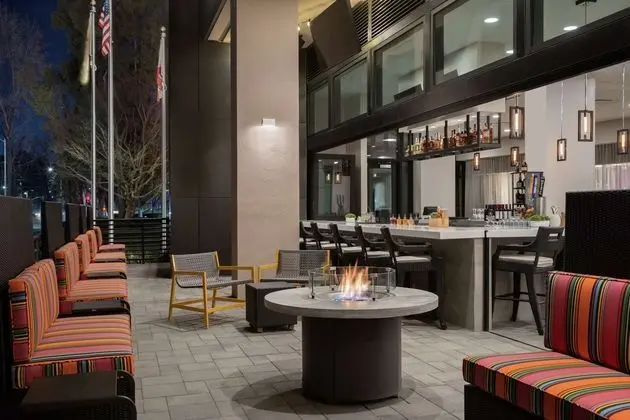 Home2 Suites By Hilton Woodland Hills - Dış Mekan