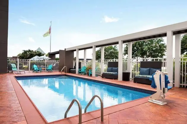 Home2 Suites Oxford - Havuz