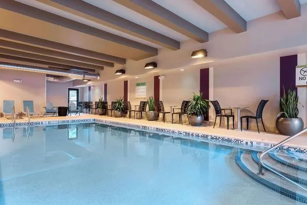 Home2 Suites Rochester Henrietta - Havuz