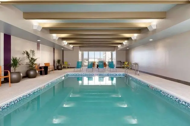 Home2 Suites Troy - Havuz