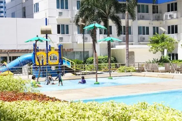 Homebound at Sea Residences Serviced Apartments - Havuz