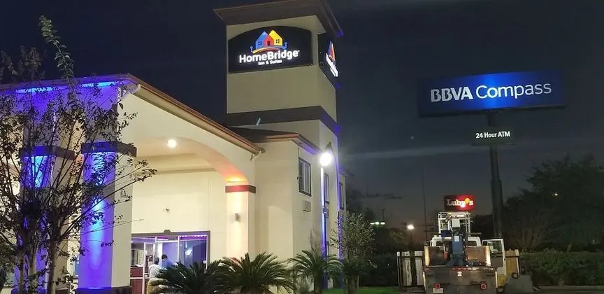 HomeBridge Inn and Suites - Dış Mekan