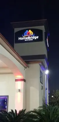 HomeBridge Inn and Suites - Dış Mekan