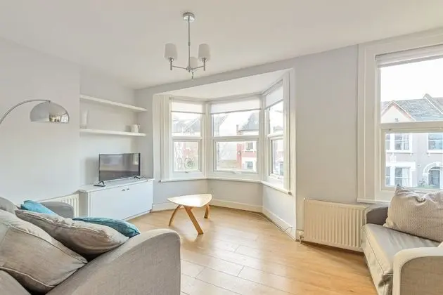 Homely 1-bed Apartment in Vibrant Zone 3 London