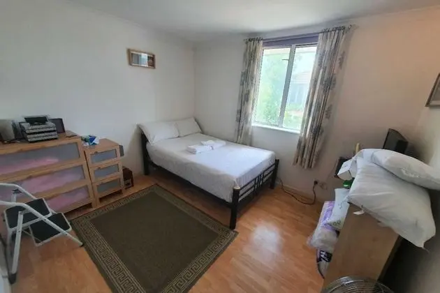 Homely 1 Bedroom Apartment in Beckton With Parking