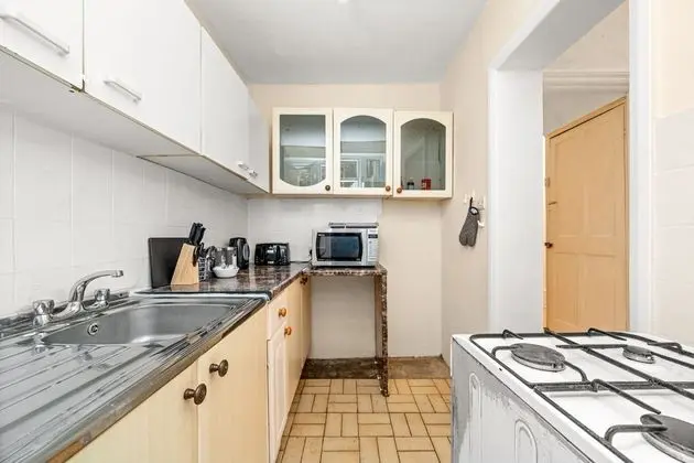 Homely 4-bedroom Home With 2 Baths & Free Parking - Mülk Olanakları