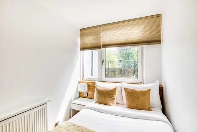 Homely 4 Bedroom House in Brixton