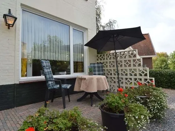 Homely Apartment in Schin op Geul With Terrace - Dış Mekan