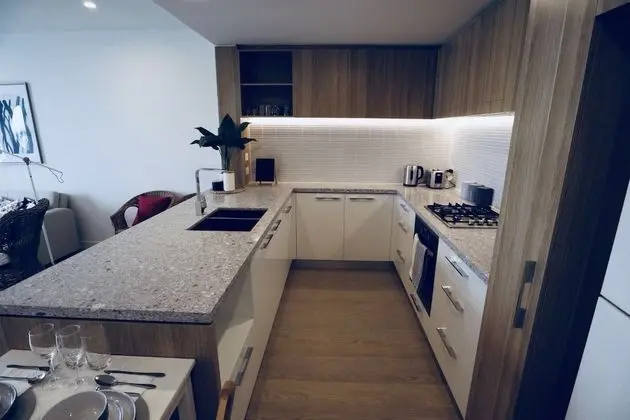 Homely Apartments in Southbank - Mutfak