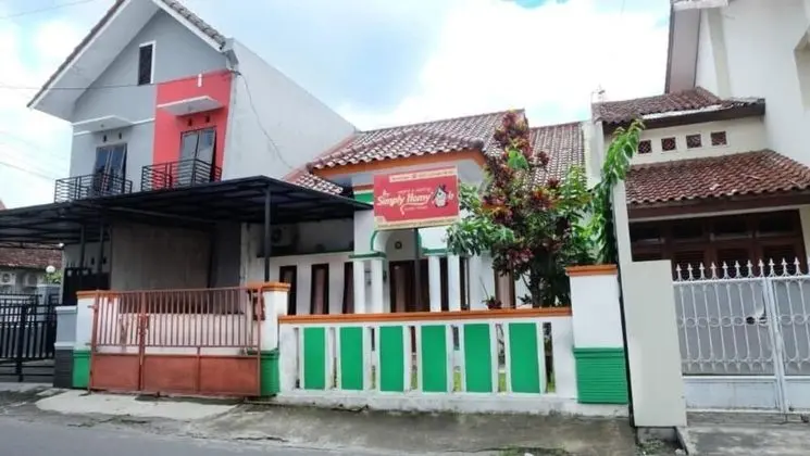 Homestay Jogja dekat Taman Pelangi by Simply Homy - Dış Mekan