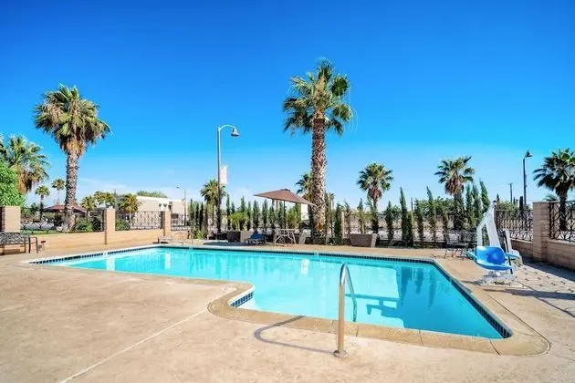 Homestay Suites - Studios & Spas - Havuz