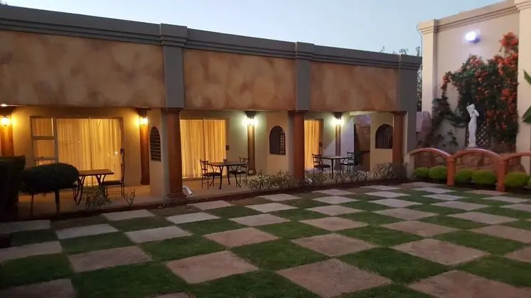HOMESTAY TRAVEL GUEST HOUSE AND CONFERENCE CENTRE - Dış Mekan