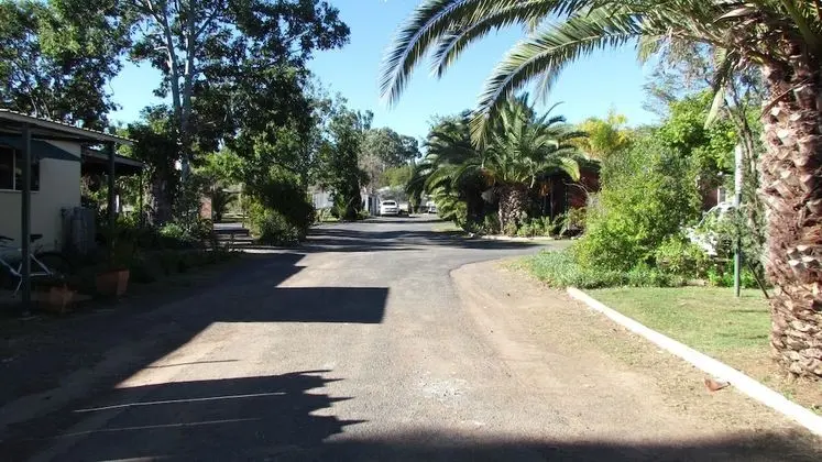 Homestead Caravan Park - Dış Mekan