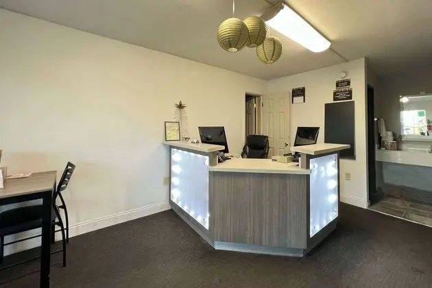 HomeTel Inn - Lobi