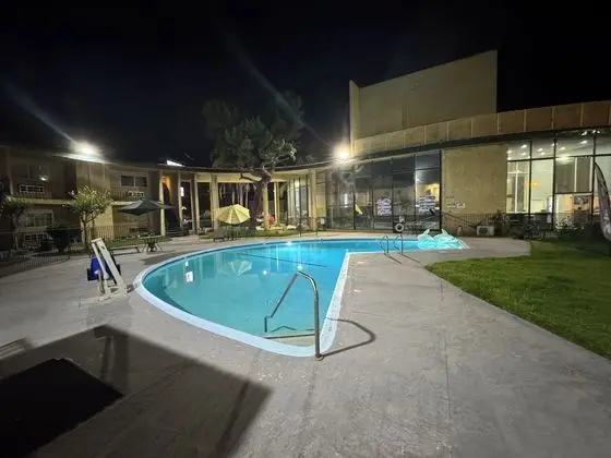 Hometown Inn North Hills - Havuz