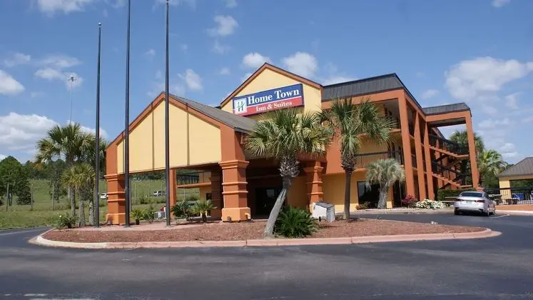 HomeTown Inn & Suites - Öne Çıkan Resim