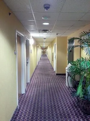 Hometown Inn & Suites Jacksonville - Butler Blvd./Southpoint - İç Mekan