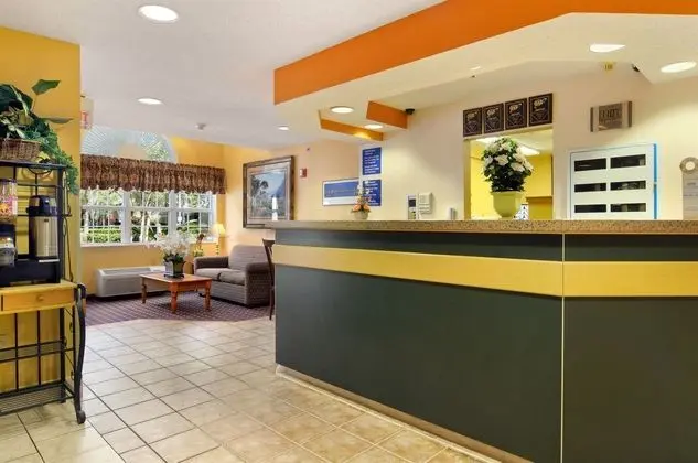 Hometown Inn & Suites Jacksonville - Butler Blvd./Southpoint - Lobi