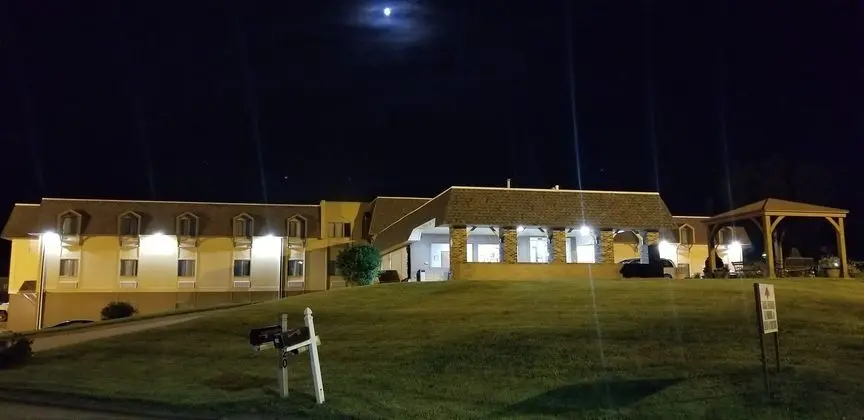 Hometown Inn & Suites