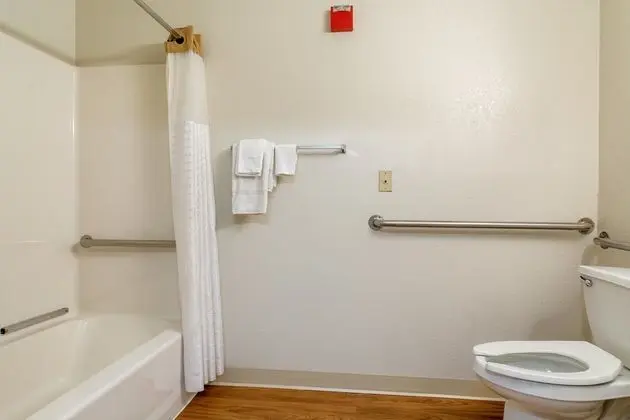 HomeTowne Studios -  Colorado Springs Airport - Banyo Tipleri